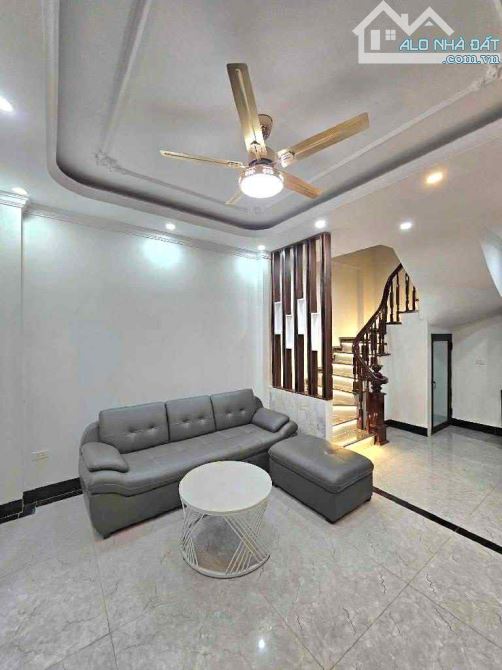 O TO đỗ cổng, nhà đẹp Thanh Am - Long Biên 30m x mt 4m x 5T giá nhỉnh 5.x tỷ - hiếm - 3