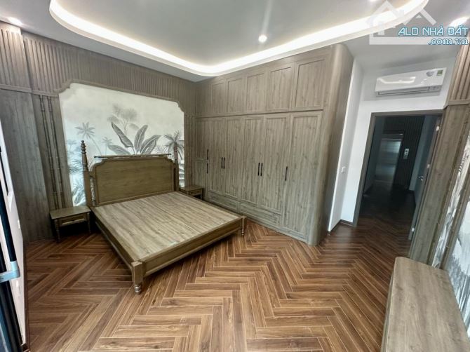 Lô góc Hoàng Đạo Thành, vỉa hè, ô tô tránh đỗ, KD 7T thang máy, MT 7m, gara, 65m2 - 3