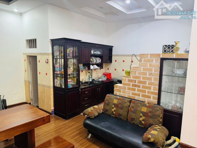 BÁN NHÀ ĐẦU ĐƯỜNG TUỆ TĨNH. DT: 10x24M NỞ HẬU. GIÁ: 11 TỶ - 3