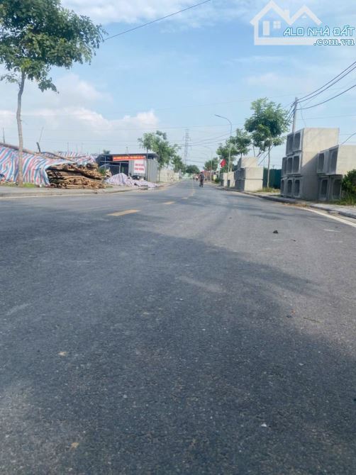 Bán nhanh đất Thôn Lỗ Giao, Việt Hùng, Đông Anh: 42m2, sát đường trục chính, giá đầu tư - 3