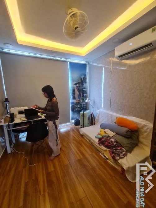 “Hái Ra Tiền” Với Căn Nhà 5 Tầng Mặt Tiền Kinh Doanh Trung Tâm Quận 3 – Chỉ Hơn 4 Tỷ!  💸 - 3