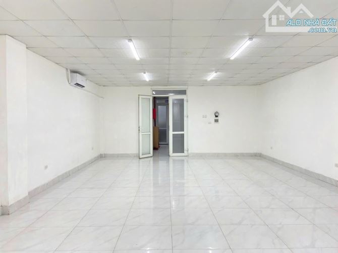 Cho thuê văn phòng ngõ 111 Nguyễn Xiển, 70 m2 , sàn thông - 3