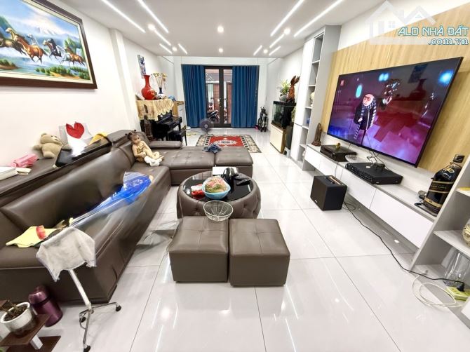 ĐỊNH CÔNG - 55m2 -6 TẦNG THANG MÁY - Ô TÔ ĐỖ CỬA - SÂN ĐỂ XE RIÊNG - 3