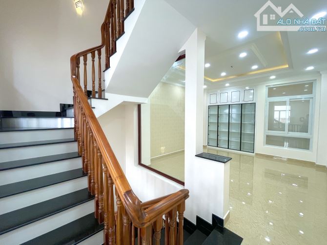 Chính chủ: Nhà đúc 3.5 tấm - đường 7m sát mặt tiền QL13 - Ô tô đậu trong nhà, cần ra gấp - 3