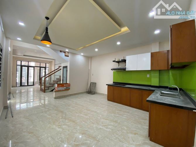 NHÀ KIÊN CỐ 3 TẦNG 2 MẶT KIỆT 3M HOÀNG DIỆU GIÁ TỐT - 3