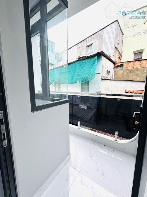 HẼM TO RỘNG ĐẸP HOÀNG DIỆU CẠNH H2 CHỈ 2-3 PHÚT LÀ QUA TỚI QUẬN 1 THÔI Ạ - 3