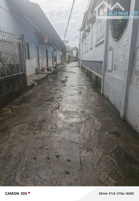 Cần bán nhà hẻm. Giá rẻ, mua đất tặng nhà 3 lầu - 3