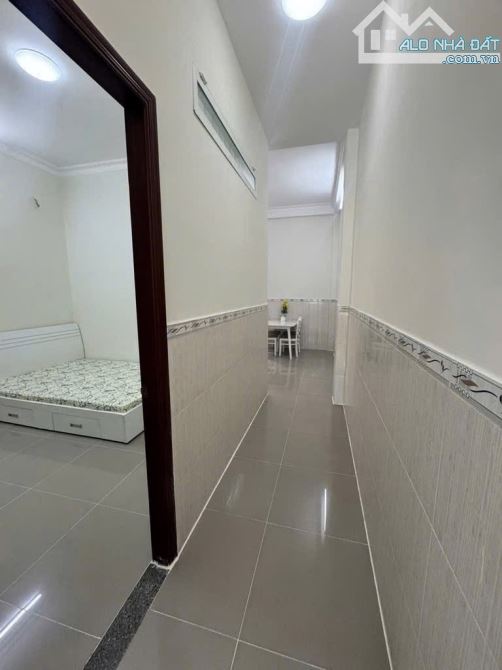 Hiếm nhà đẹp 1 trệt 2 lầu hẻm xe hơi rộng rãi - 3