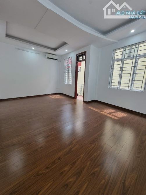 BÁN NHÀ DÂN XÂY - HOÀNG QUỐC VIỆT – CẦU GIẤY –LÔ GÓC SÁNG, THOÁNG - GIÁ HƠN 9 TỶ - 3