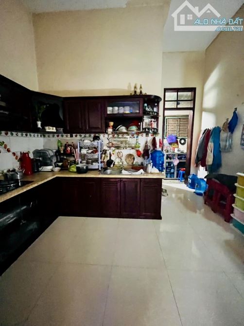 NGANG 7m DÀI 22m, 1/ NGUYỄN DUY TRINH LONG TRƯỜNG Q 9, 3 TẦNG ĐÚC BTCT, GIÁ 9 tỷ ( còn - 3