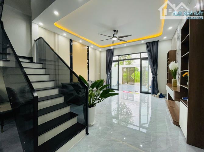 Bán Nhà 1 Trệt 1 Lầu 3 Phòng Ngủ Giáp Hóc Môn, 100m2, Sổ Hồng Riêng Hoàn Công - 3