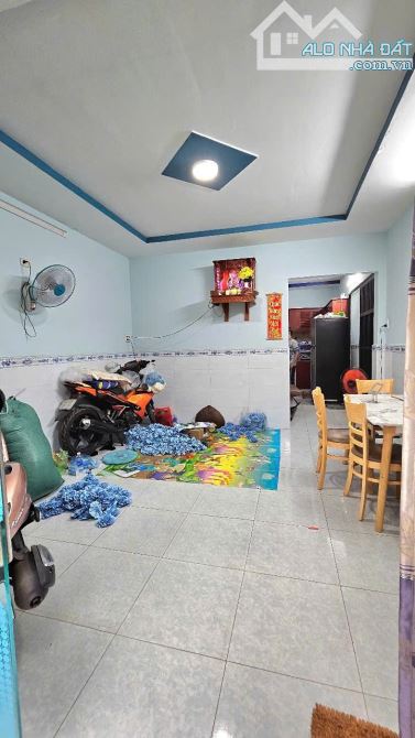 Bán Gấp nhà Đ số 3 BHH A gần Nguyễn Son hẻm 6m gần mặt tiền 40m2,2 Tầng Nhỉnh 3 tỷ - 3