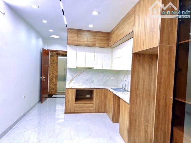 XUÂN THỦY 35M GIÁ 11,9 TỶ,20M Ô TÔ TRÁNH,NGÕ THÔNG,THANG MÁY,FULL NỘI THẤT - 3