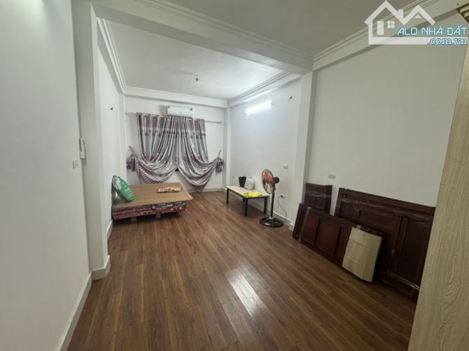 Bán nhà tổ 4 Yên Nghĩa, ngõ thông gần quốc lộ 6, giá nhỉnh 5 tỉ - 3