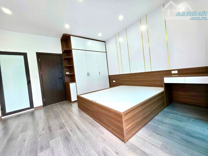 HẾM NHÀ TRỌ TRIỀU KHÚC GẦN HỒ LUÔN KÍN PHÒNG 46M2,5 TẦNG,8 PHÒNG KK.DT30TR/TH.GIÁ HƠN 7 TỶ - 3