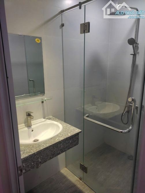 Căn Hộ Dịch Vụ 6 Lầu mặt tiền ngay Phan Xích Long, Giáp Q.1, 8x23m,HĐT 180 triệu,Chỉ 48 T - 4