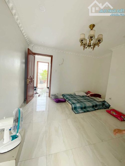 Nhà khu giáo xứ Tân Lập- đẹp - đường ô tô thông – 3 tầng - 90m2 – chỉ 9,3 tỷ TL - 4