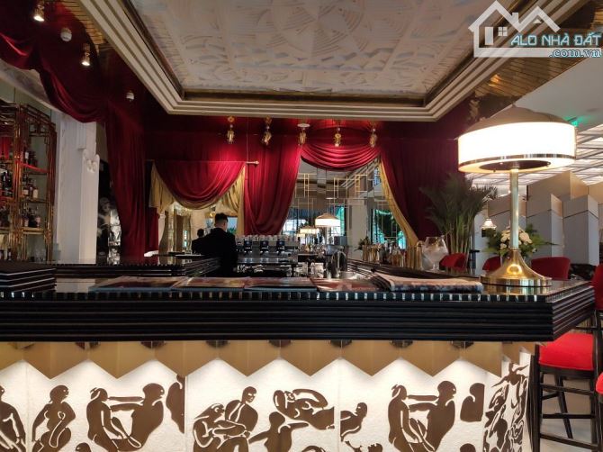 Bán khách sạn 4 sao mặt phố Ngô Quyền - 330m2 x 10 tầng có bể bơi 80 phòng - 310 tỷ