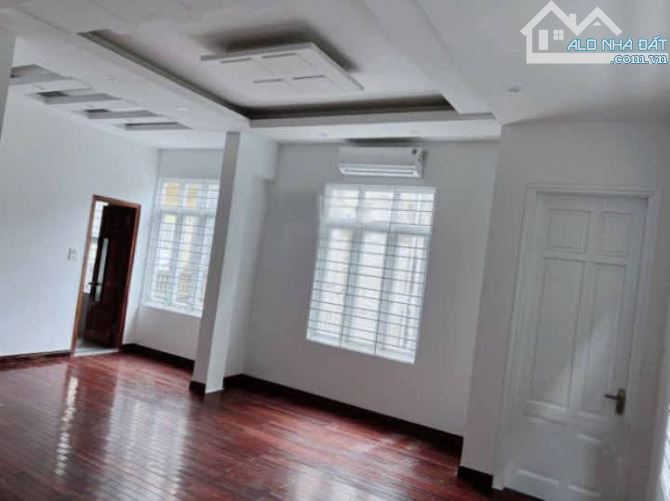 Cho thuê nhà mặt ngõ 68 phố Xuân Thủy, DT 50m2 x 5 tầng lô góc, đẹp thuận tiện làm Vp, Kd - 4