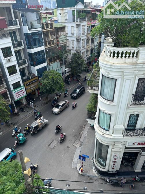 Tôi cần bán nhà Số 6 + 8 Phố Bạch Mai. 69m - Mặt tiền 5,8m - Ngõ sau ô tô tránh - 32,6 tỷ - 4