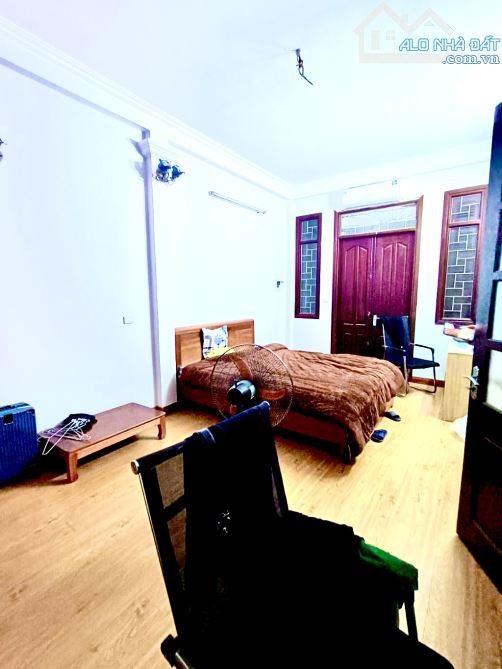 NHÀ DÂN XÂY , KHUNG CỘT CHẮC CHẮN , Ô TÔ LÙI CỬA , 10M RA ĐƯỜNG Ô TÔ TRÁNH - NHÀ ĐẸP - 4