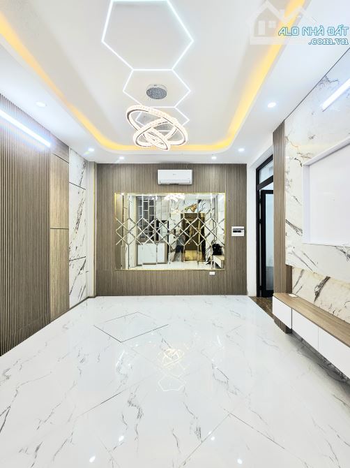 Xã Đàn 6 tầng thang máy ô tô đỗ cổng 40m2 chỉ 10 tỷ - 4