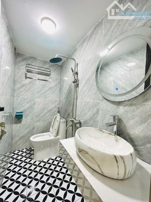 GIÁP BÁT 25M² HƠN 5TỶ - NHÀ ĐẸP Ở LUÔN FULL NỘI THẤT - VÀI BƯỚC RA MẶT PHỐ -MT THOÁNG SÁNG - 4
