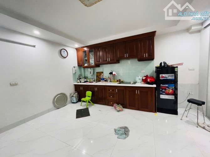 Bán nhà ngõ 788 Kim Giang,DT 30m2 x 7 tầng. Giá 8.8 tỷ - 4