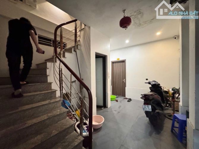 Hot! Bán CHDV Trần Cung Cầu Giấy- Gần Phố- Ngõ Ba Gác Đua- 2 Thoáng- 50M2 - 5 Tầng-9.4 Tỷ - 4