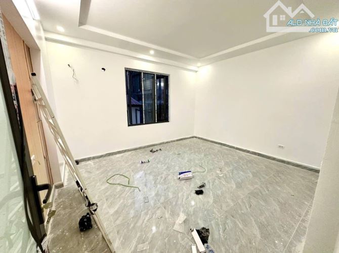 Bán Nhà 3 tầng Miếu 2 Xã - 41m2- sân cổng - 41m2- giá 2,9 tỷ - 4