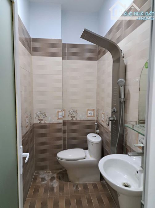 TP.Dĩ An- 64m2- 3 Tầng - 5.8 Tỷ - Mặt tiền 13m- Hoàn công -Sổ hồng riêng - 4