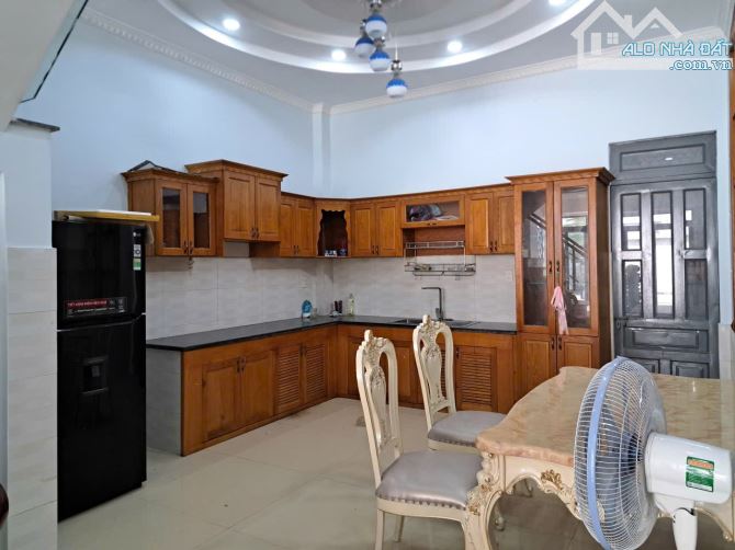 TP.Dĩ An- 64m2- 3 Tầng - 4PN - 5.8 Tỷ - Đường 13m - Hoàn công - Sổ hồng riêng - 4
