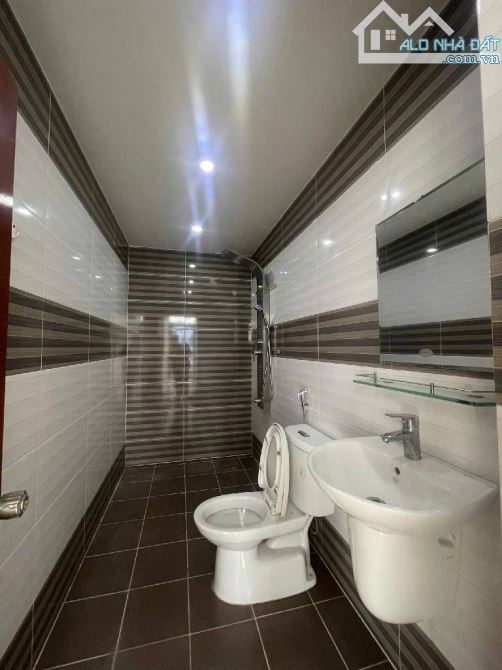 MẶT TIỀN ĐƯỜNG KINH DOANH SẦM UẤT KHU TÊN LỬA  CÓ VỈA HÈ  6 x 16 , GIÁ 14 TỶ TL - 4