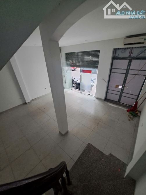 Nhà ngõ 180 Hoàng Quốc Việt. DT 50m2 x 7 tầng xây mỗi tầng 1 phòng, đường rộng 10m để ô tô - 4