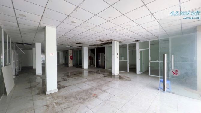 Cho thuê 3 căn liền kề nhà mặt tiền N2 - có thang máy kế Vincom 550 liền kỀ Thủ Đức. - 4