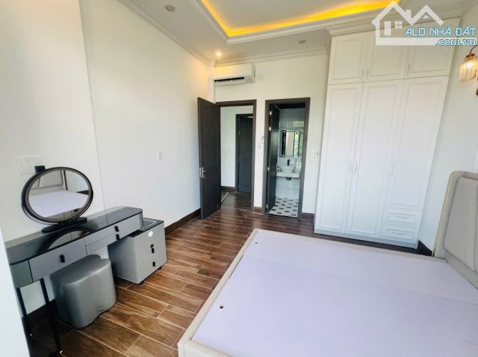 Nhà 3 tầng Phạm Văn Đồng - Tân Cổ điển full nội thất - 4