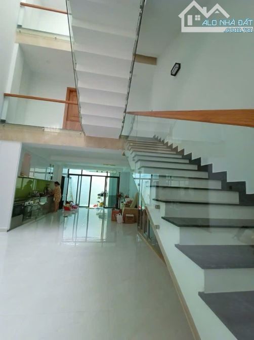 Nhà đẹp Nguyễn Thị Thập - Sát Phú Mỹ Hưng - xe hơi tránh - 4 tầng BTCT - 5m x 28m - SHR - 4