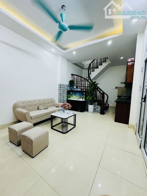 CĂN GÓC - ĐÌNH THÔN - 2 MẶT TIỀN - OTO ĐỖ CỬA Chỉ 9,x tỷ - 4