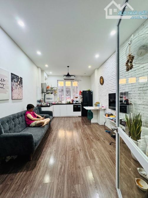Bán nhà khu vực xuân thủy Diện tích 33x6tang.mat tiền 3,3m.Dai11m.tien ích gần trường học - 4