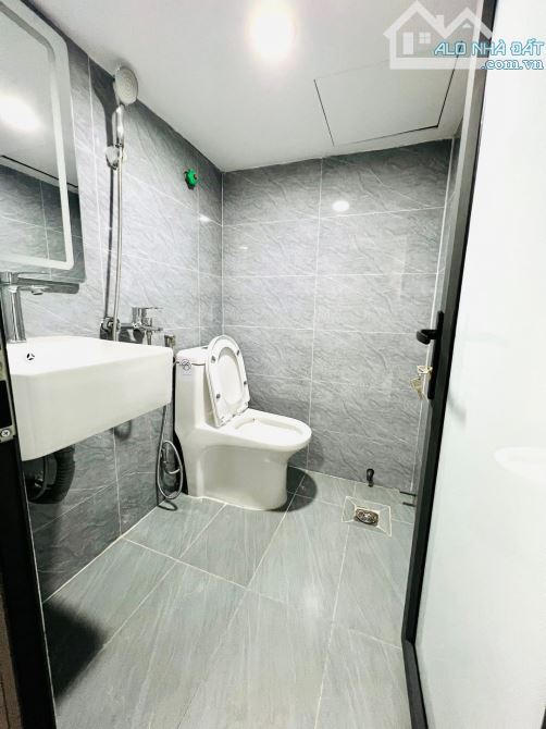 BÁN TẬP THỂ TẦNG 2  XÀ PHÒNG HÀ NỘI,  NGUYỄN TRÃI, THANH XUÂN – 90M² – 3PN. 3,48 TỶ - 4