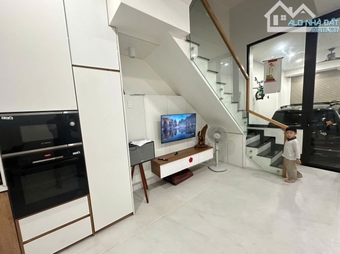 CHÍNH CHỦ CẦN BÁN NHÀ ĐƯỜNG NGUYỄN SỸ SÁCH,P15,Q TÂN BÌNH,DT 70M2, 3 TẦNG ,GIÁ 9 TỶ TL LỘC - 4