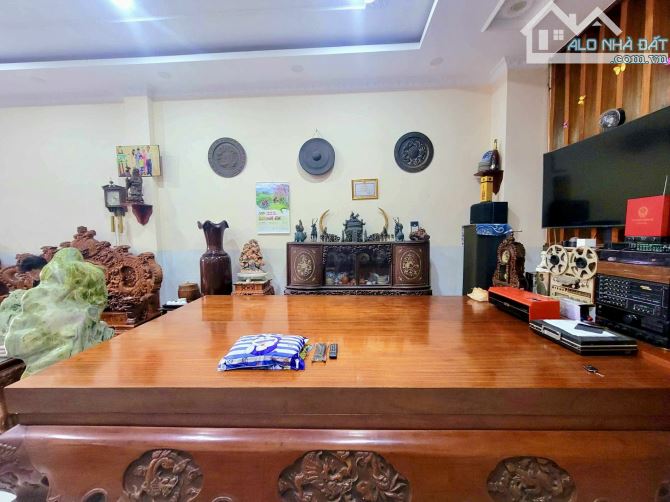 BIỆT THỰ 3 TẦNG ĐÚC MẶT TIỀN + DÃY TRỌ HT12 QUẬN 12 GIÁ RẺ 18,5 TỶ DIỆN TÍCH 335M2 (4,4x42 - 4