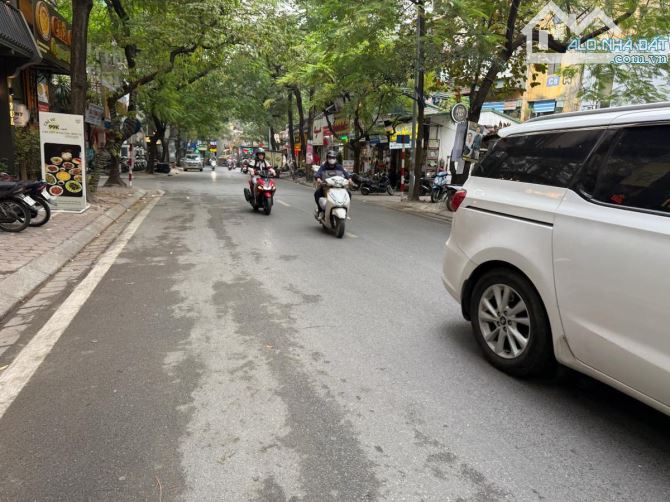 PHÂN LÔ NGUYÊN HỒNG ĐỐNG ĐA OTO TRÁNH VỈA HÈ KINH DOANH 1 NHÀ RA PHỐ 52m MT 4m 22.8 Tỷ - 4