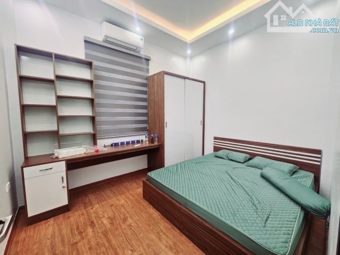 HOÀNG QUỐC VIỆT- 6 tầng thang máy, 12m ra oo tô tránh - 4
