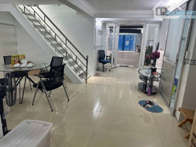 Bán nhà Hẻm xe hơi 16 chỗ - phạm hữu lầu Q7 DT: 6.5* 30giá : 11toi2 - 4