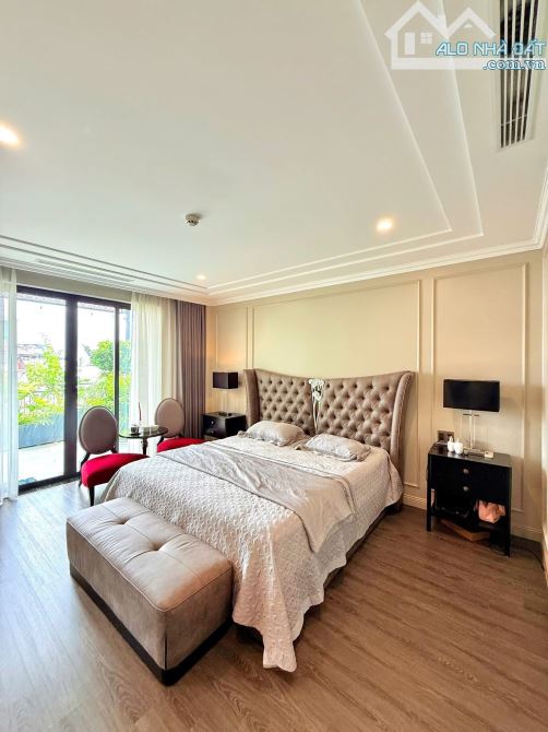 Cực hiếm! Bán nhà phố Phạm Tuấn Tài  Đặng Thùy Trâm, 2 ôtô tránh, vỉa hè 3m, thang máy, 5T - 4