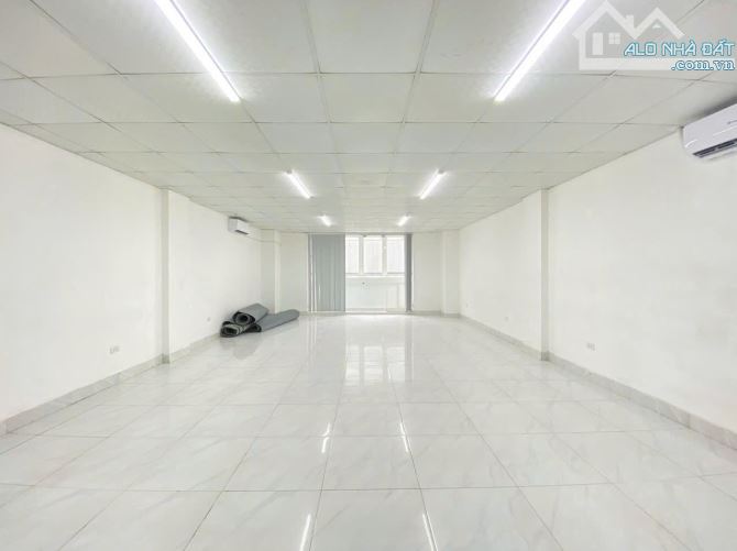 Cho thuê văn phòng ngõ 111 Nguyễn Xiển, 70 m2 , sàn thông - 4