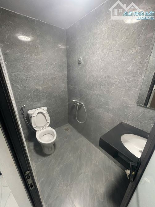 Cho Thuê CCMN 639 Hoàng Hoa Thám Ba Đình 30m2 Gác Xép Cửa Sổ Ban Công Thang Máy Giặt Riêng - 4