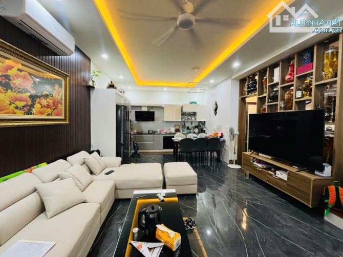 Bán nhà Trung Liệt một nhà ra phố mặt ngõ kinh doanh ô tô đỗ cửa nhà đẹp lô góc 2 thoáng 7 - 4