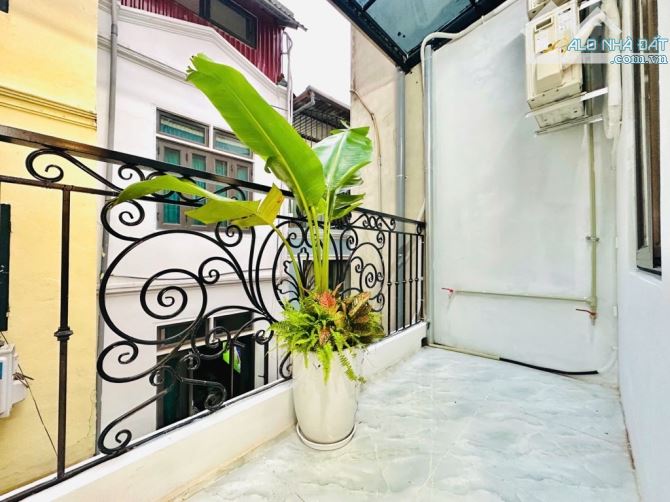 BÁN NHÀ PHỐ ĐÊ TÔ HOÀNG 27M2 NHÀ ĐẸP Ở NGAY CHỦ ĐỂ FULL NỘI THẤT- GIÁ 6.35 TỶ Thiết kế tần - 4
